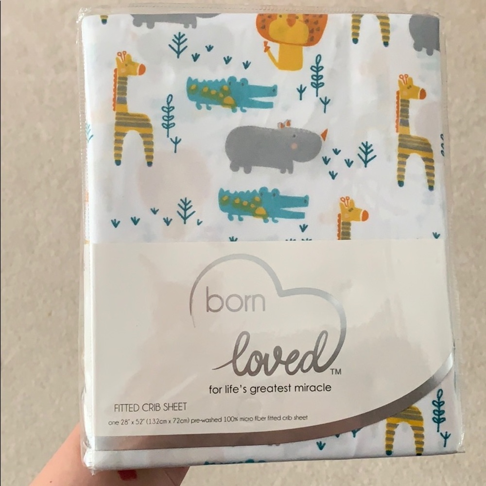 Fitted crib sheet